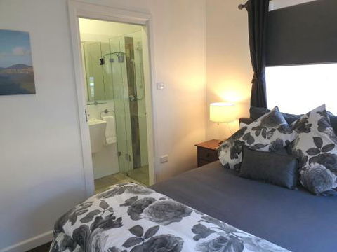 NEW Winston Cottage Leura Views & Location - Kalgoorlie Accommodation 4