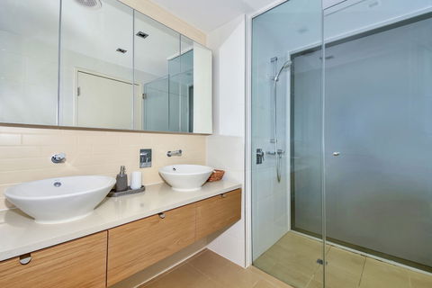 Darwin Waterfront Short Stay Apartments - Kalgoorlie Accommodation 6