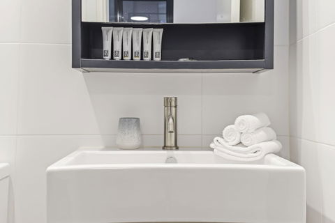 HomeHotel Stylish Apt Next To Train & Westfield - Kalgoorlie Accommodation 5