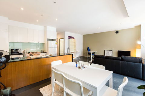 MEGAN, 2BDR Melbourne Apartment - Kalgoorlie Accommodation 1