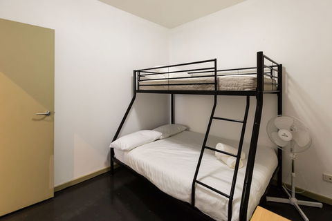 MEGAN, 2BDR Melbourne Apartment - Kalgoorlie Accommodation 0