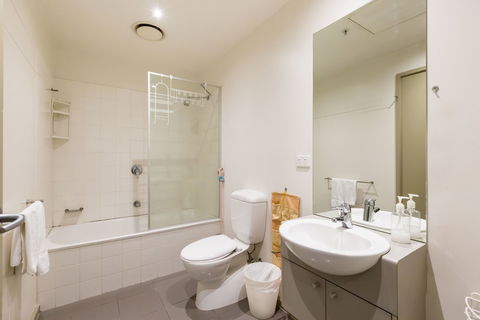 MEGAN, 2BDR Melbourne Apartment - Kalgoorlie Accommodation 5