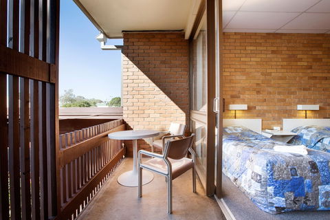 Villa Noosa Hotel - Kalgoorlie Accommodation 3