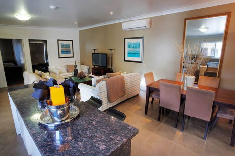 53 On Victoria - Kalgoorlie Accommodation 5