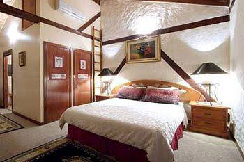 Castle On The Hill - Kalgoorlie Accommodation 0