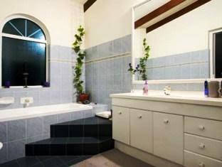 Castle On The Hill - Kalgoorlie Accommodation 1