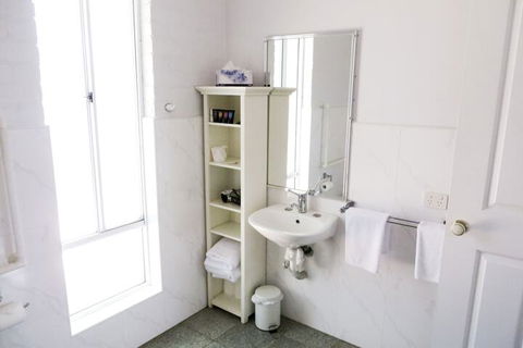 Homewood Cottages - Kalgoorlie Accommodation 5