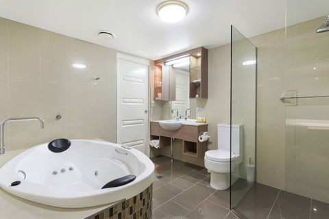 CBD Luxury Accommodation - Kalgoorlie Accommodation 5