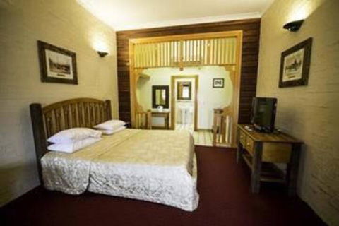 The Middle Pub - Kalgoorlie Accommodation 3