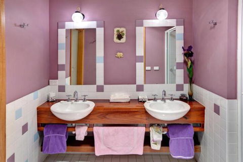 Ditto Daddys - Kalgoorlie Accommodation 6