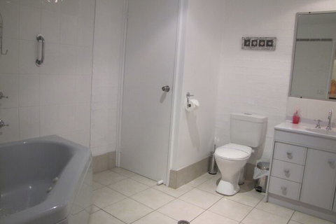 Apollo Apartments - Kalgoorlie Accommodation 5