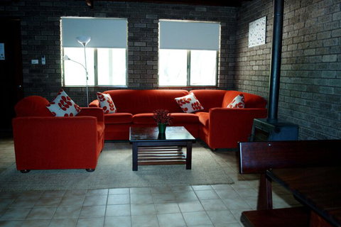 Caves Road Chalets - Kalgoorlie Accommodation 2