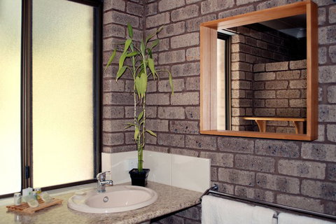 Caves Road Chalets - Kalgoorlie Accommodation 5