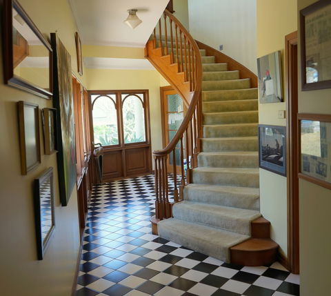 Melville House - Kalgoorlie Accommodation 6