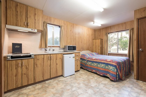 Clog Barn Caravan Park - Kalgoorlie Accommodation 1
