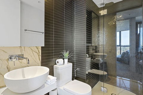 LAURENT Views Of MCG & Yarra River + Fed Square - Kalgoorlie Accommodation 5