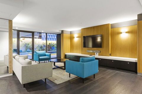 LAURENT Views Of MCG & Yarra River + Fed Square - Kalgoorlie Accommodation 6
