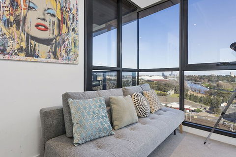 LAURENT Views Of MCG & Yarra River + Fed Square - Kalgoorlie Accommodation 4
