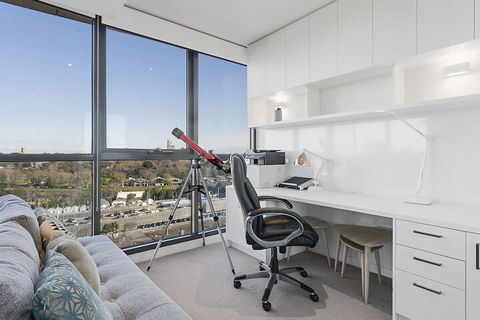 LAURENT Views Of MCG & Yarra River + Fed Square - Kalgoorlie Accommodation 3