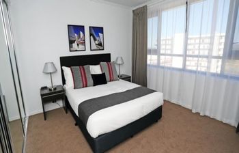 Under The Townsville Sun (694I) - Kalgoorlie Accommodation 2