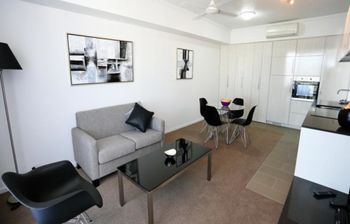 Under The Townsville Sun (694I) - Kalgoorlie Accommodation 1