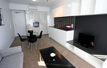Under The Townsville Sun (694I) - Kalgoorlie Accommodation 4
