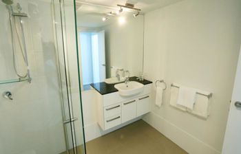 Under The Townsville Sun (694I) - Kalgoorlie Accommodation 6