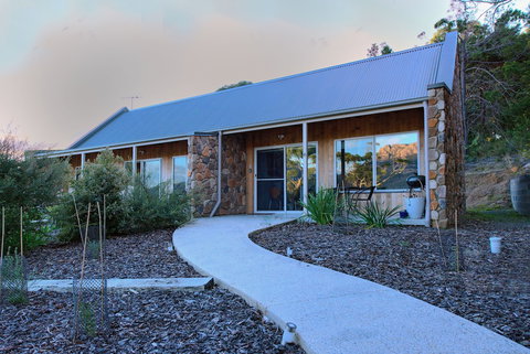 Freycinet Stone Studio 4 - Kalgoorlie Accommodation 1