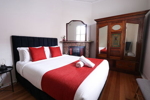 Discover The Rocks - Heritage House - Kalgoorlie Accommodation 6
