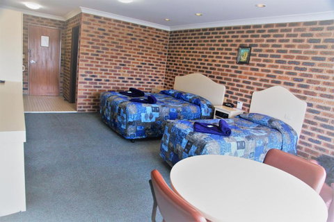 Big Trout Motel - Kalgoorlie Accommodation 2