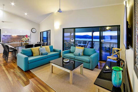 NEWLY BEAUTFULLY RENOVATED 16 The Casuarina 3 Bedroom House With 180 Degree Ocean Views - Kalgoorlie Accommodation 6