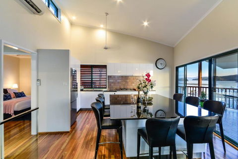 NEWLY BEAUTFULLY RENOVATED 16 The Casuarina 3 Bedroom House With 180 Degree Ocean Views - Kalgoorlie Accommodation 5