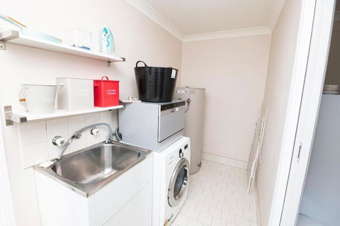 Central March 2 Bed Walk Everywhere - Kalgoorlie Accommodation 2