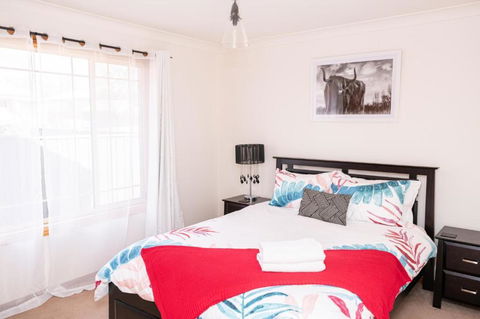 Central March 2 Bed Walk Everywhere - Kalgoorlie Accommodation 6