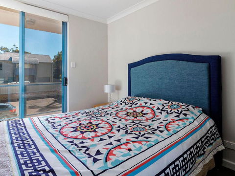 Across The Road From The Beach! - Kalgoorlie Accommodation 3