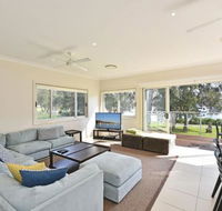 Wangi Lakehouse renovated Lake Macquarie lakefront Location - Kalgoorlie Accommodation