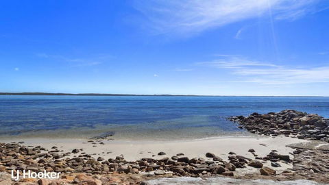 Yacaaba Beautiful Waterfront Location - Kalgoorlie Accommodation 3