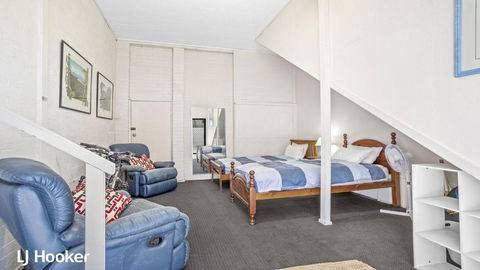 Yacaaba Beautiful Waterfront Location - Kalgoorlie Accommodation 4