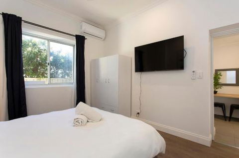 Dingo At White Gum Lodge - Kalgoorlie Accommodation 6