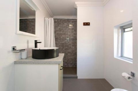 Dingo At White Gum Lodge - Kalgoorlie Accommodation 1