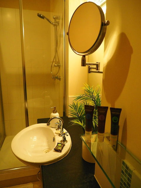 Master Suite With Private Entrance - Kalgoorlie Accommodation 3