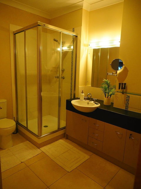 Master Suite With Private Entrance - Kalgoorlie Accommodation 5