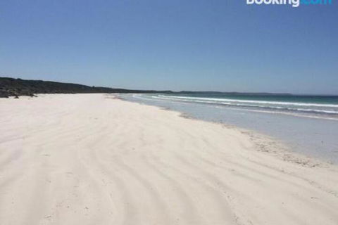 DEstrees Bay Beach House - Kalgoorlie Accommodation 3