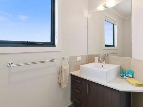 Chill Out - Kalgoorlie Accommodation 3