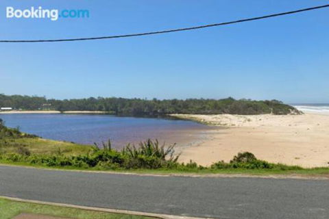 SEASCAPE An Enticing Lakeside Escape - Kalgoorlie Accommodation 4