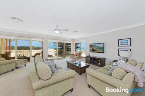 SEASCAPE An Enticing Lakeside Escape - Kalgoorlie Accommodation 3