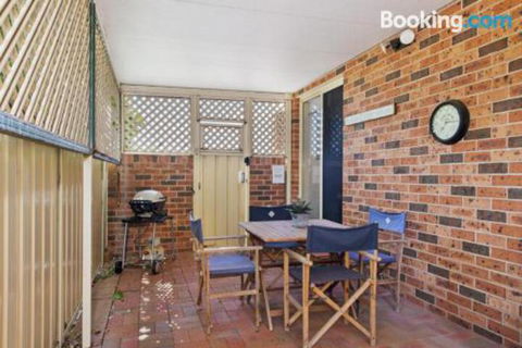 SEASCAPE An Enticing Lakeside Escape - Kalgoorlie Accommodation 1