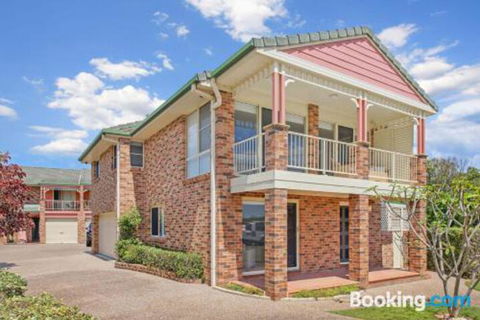 SEASCAPE An Enticing Lakeside Escape - Kalgoorlie Accommodation 2