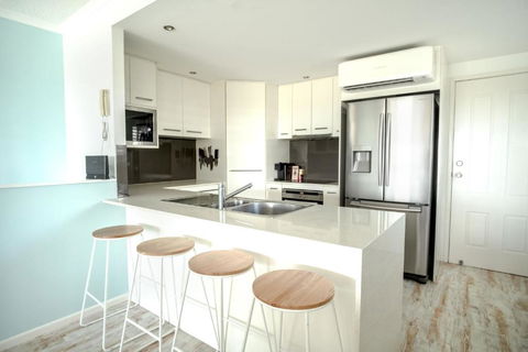 Coolum Beach 3 Level Townhouse Private Rooftop Terrace Spa Overlooking Mount Coolum - Kalgoorlie Accommodation 3