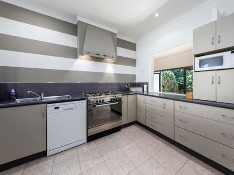 THE BEACH HOUSE Gerroa 4pm Check Out Sundays - Kalgoorlie Accommodation 5